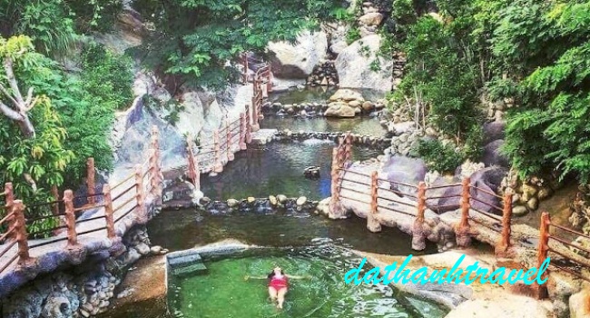 ngâm mình trên suối thần tài