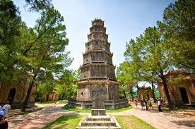 Tháp Phước Duyên là một bểu tượng của chùa Thiên Mụ