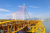 Cầu Nguyễn Văn Trỗi là điểm check in hot hơn cả cầu Rồng, cầu Sông Hàn, cầu Tình Yêu đấy nhé