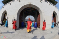 Lễ đổi gác kiểu triều đình của cảnh vệ Hoàng gia Hàn Quốc