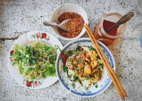 Quảng Nam: Độc đáo quán mỳ Quảng gà bình dân gần 50 tuổi đời chỉ 5.000 đồng/tô