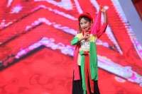 Vietnam's Got Talent: "Thị Mầu nhí" lẳng lơ "hạ gục" ban giám khảo
